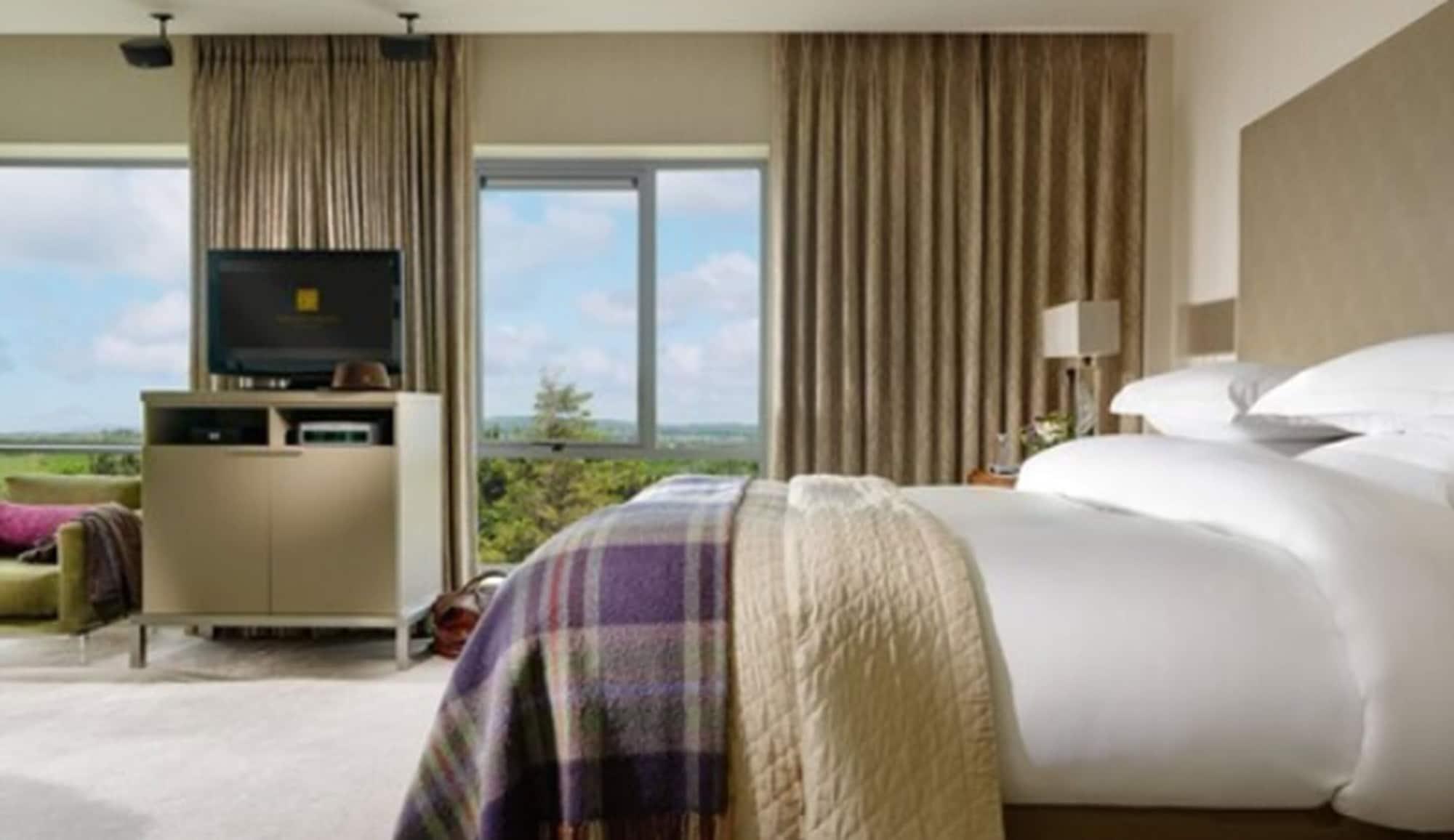 Aghadoe Heights Hotel & Spa คิลลาร์นีย์ ภายนอก รูปภาพ A bedroom at the hotel