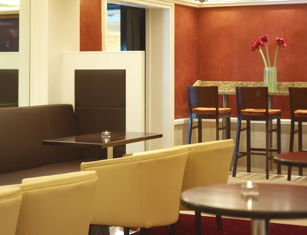 Aghadoe Heights Hotel & Spa คิลลาร์นีย์ ภายนอก รูปภาพ The lounge at the airport