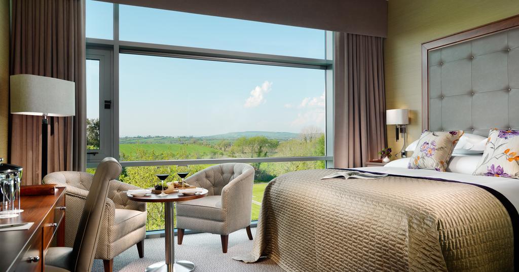 Aghadoe Heights Hotel & Spa คิลลาร์นีย์ ภายนอก รูปภาพ A room at the hotel