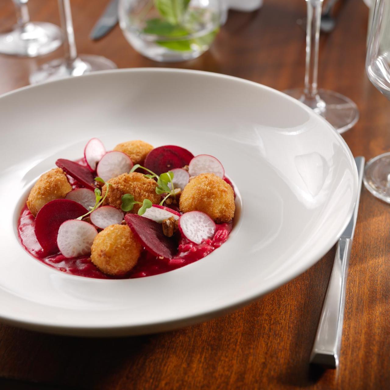 Aghadoe Heights Hotel & Spa คิลลาร์นีย์ ภายนอก รูปภาพ A beetroot and goat's cheese salad